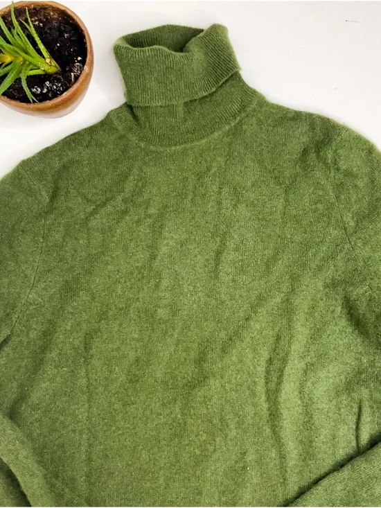 Lord & Taylor Cashmere Turtleneck Olive Green Sweater Small - Picture 10 of 11